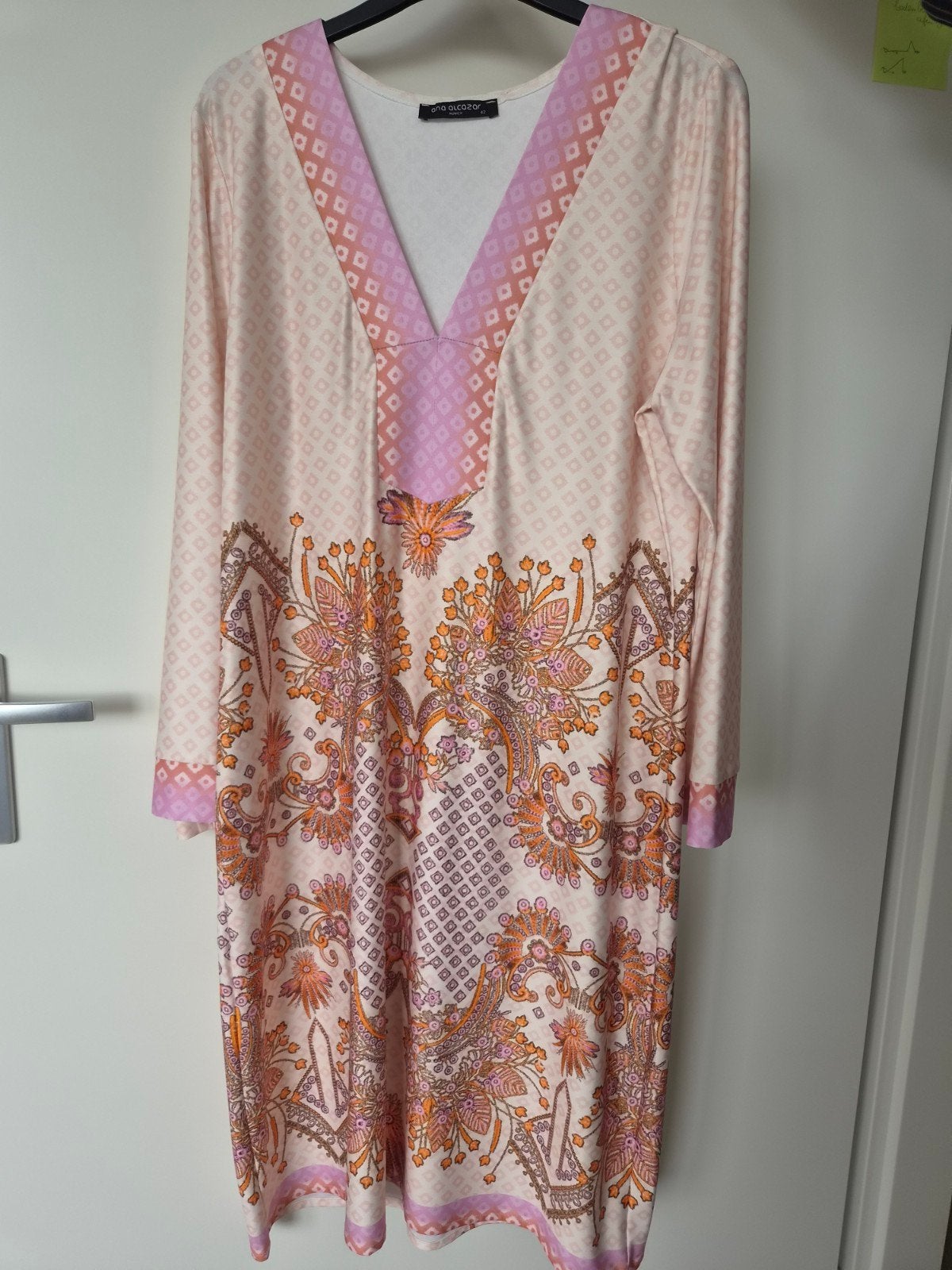 Prachtige nieuwe jurk van Ana Alcazar. Maat 42, Kleding | Dames, Meerkleurig, Maat 42/44 (L), Nieuw, Ophalen of Verzenden