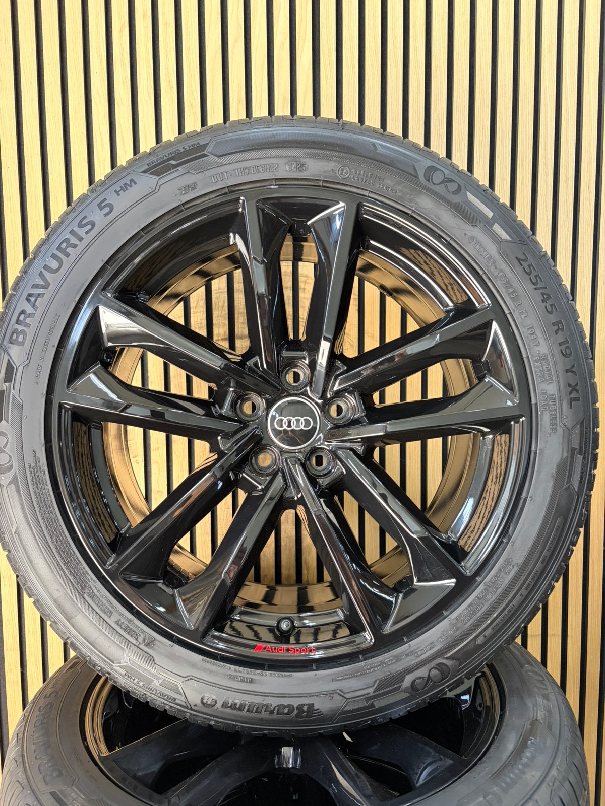 Originele 19” Audi Sport Q3 RSQ3 Zomerbanden Zomerset, Auto-onderdelen, Banden en Velgen, 19 inch, Audi, Gebruikt, 255 mm