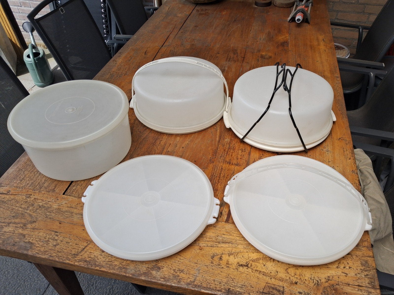 tupperware 2x taartschaal, 2x vakkenschaal en 1x voorraadbak, Ophalen, Gebruikt, Wit, Overige typen