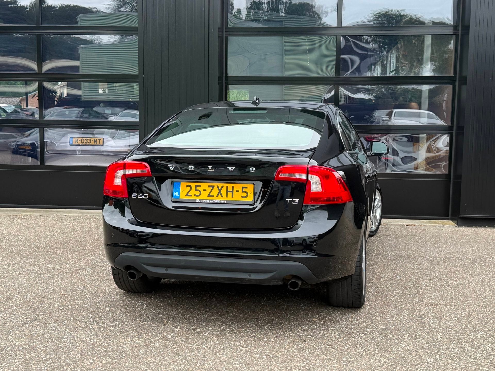 Volvo S60 1.6 T3 Momentum Clima Navi Aut., Auto's, Volvo, 15 km/l, 4 cilinders, 150 pk, Zwart