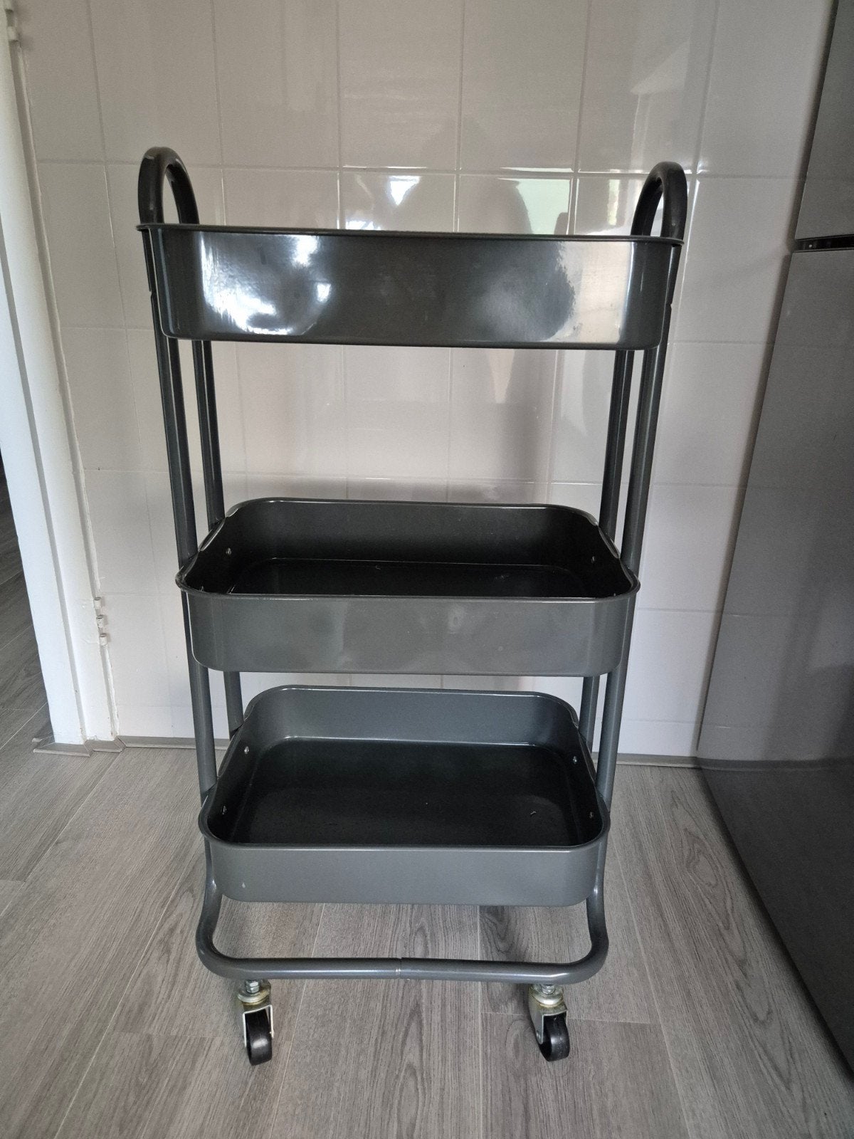 Grijze trolley, Ophalen, Gebruikt, Grijs, Metaal