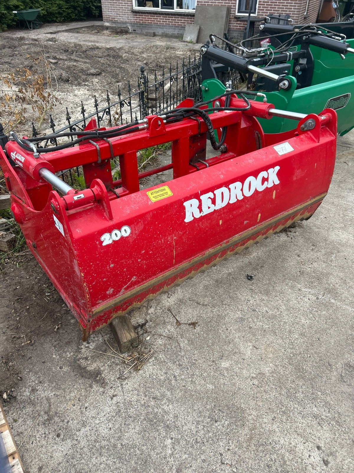 Redrock kuilhapper 2 meter breed, Manitou aansluiting, Ophalen, Veehouderij, Voertechniek