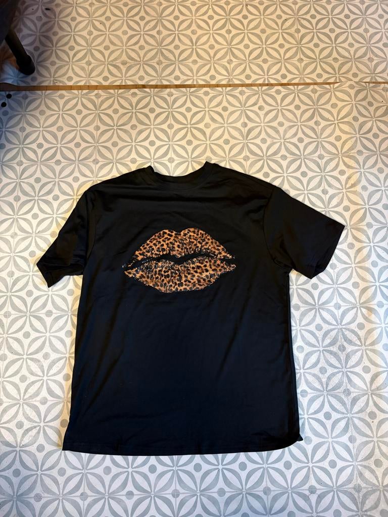 Zwart T-shirt met Panterprint Lippen, Kleding | Dames, Zwart, Ophalen of Verzenden, Korte mouw, Maat 36 (S)