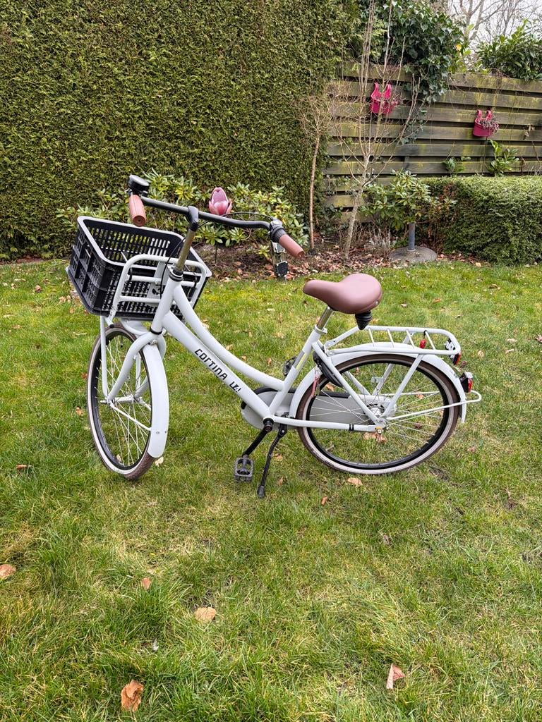 Cortina U4 meisjesfiets - Lichtgrijs met mand, Fietsen en Brommers, Fietsen | Meisjes, Ophalen, Gebruikt, 24 inch, Handrem