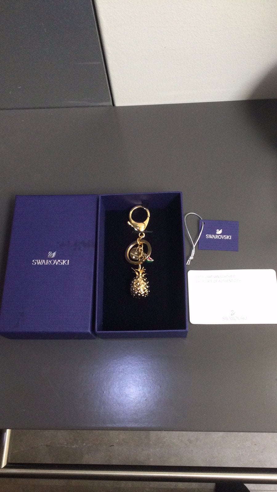 Swarovski pineaple keychain nieuw in doosje, Ophalen of Verzenden, Nieuw, Figuurtje