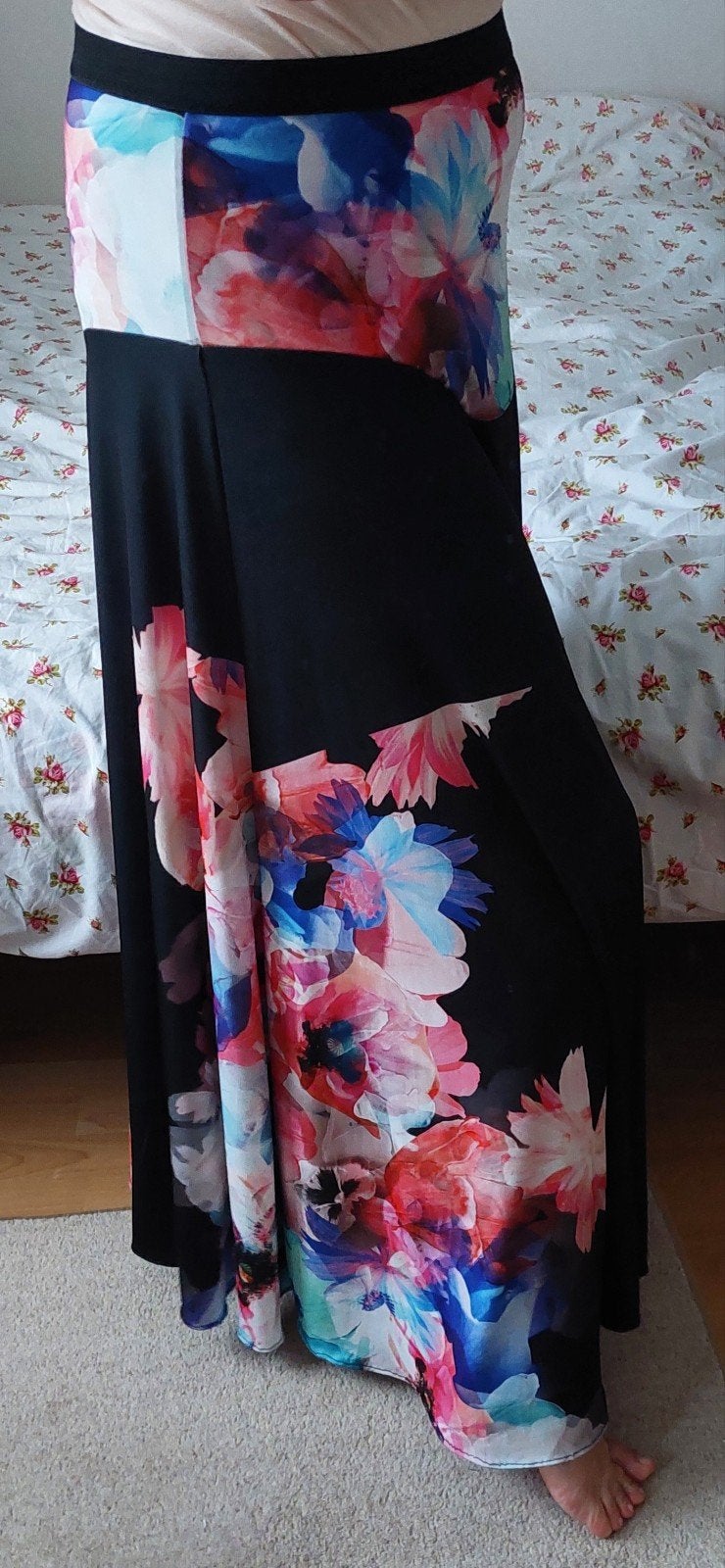 Lange zwarte rok met bloemenprint, Kleding | Dames, Rokken, Zwart, Maat 42/44 (L), Ophalen of Verzenden, Onbekend