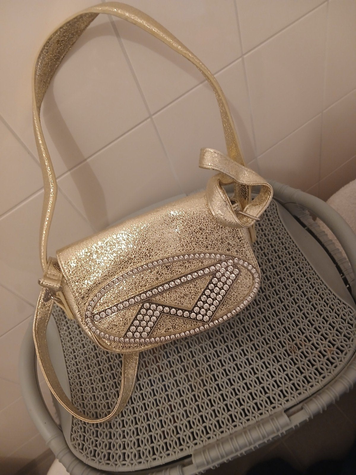 Goudkleurig tasje met strass details, Sieraden, Tassen en Uiterlijk, Ophalen of Verzenden, Gebruikt, Overige kleuren, Avondtasje