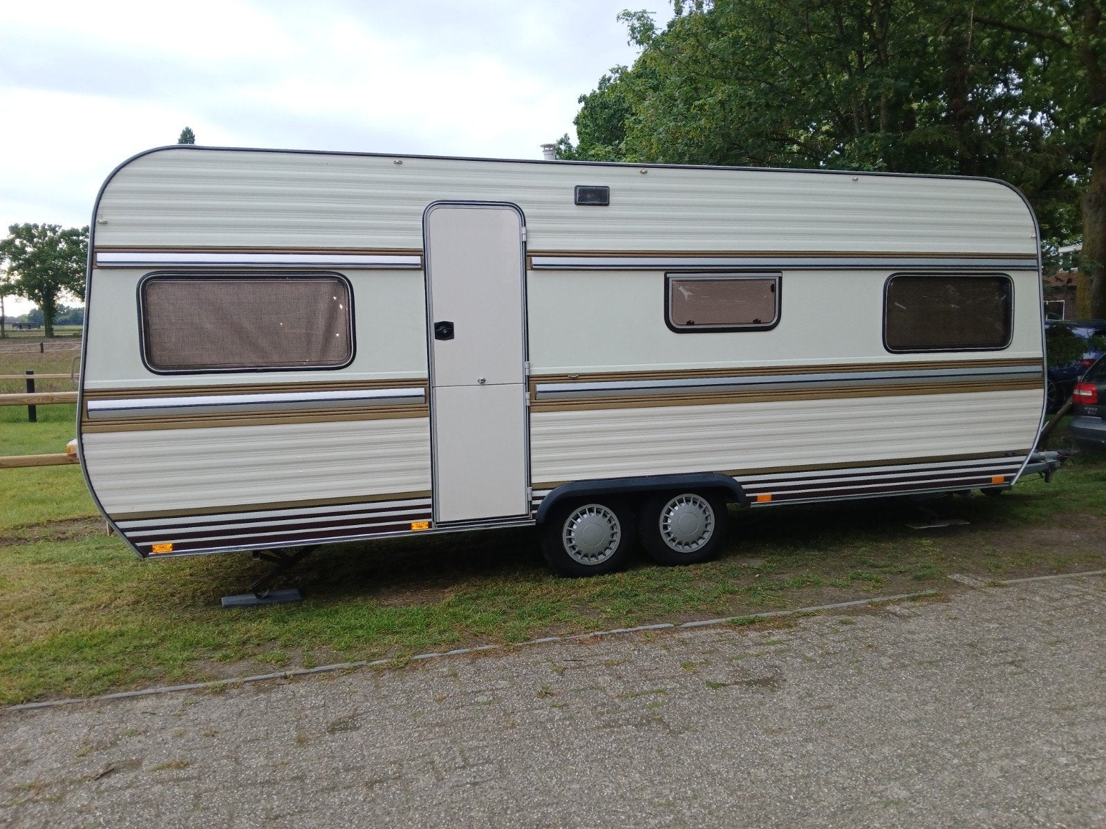 Hobby Prestige 580 dubbelasser met voortent en luifel, Vast bed, Koelkast, Rondzit, Hobby
