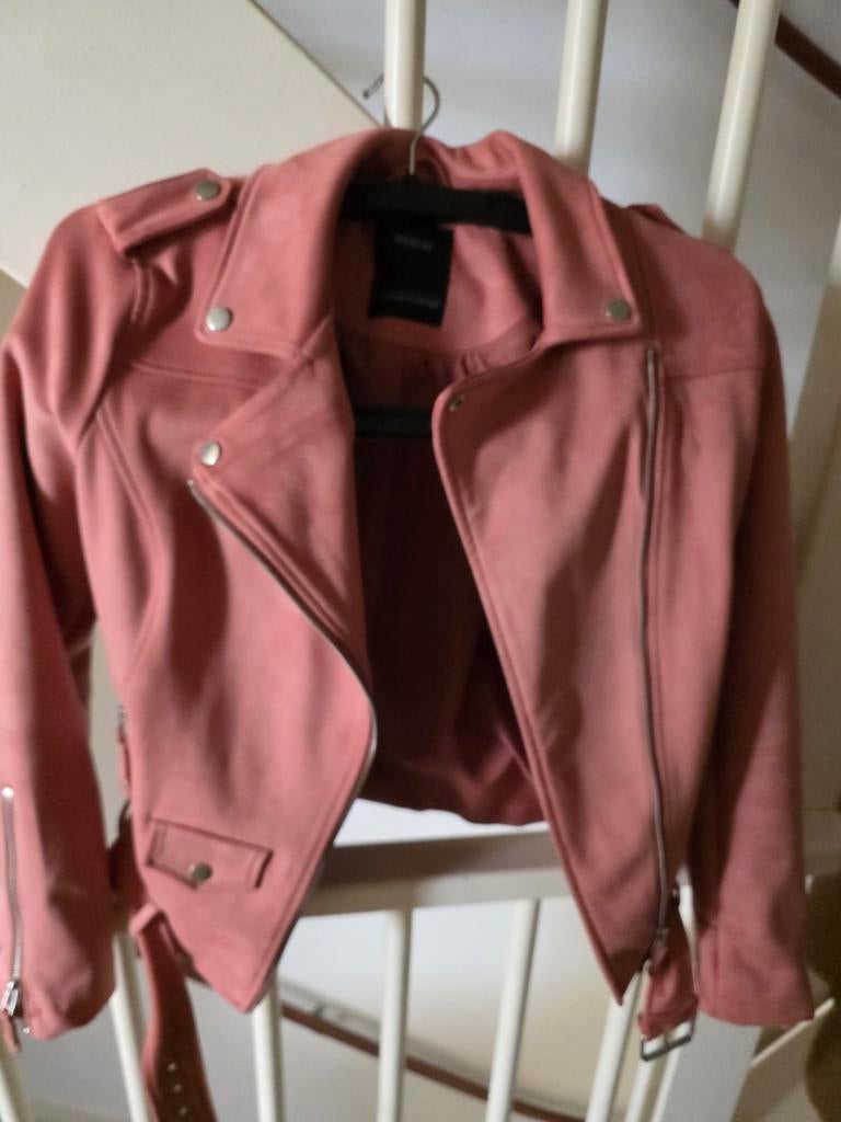 Mooi roze suède-look jasje - Zo goed als nieuw!, Kleding | Dames, Jassen | Zomer, Maat 38/40 (M), Ophalen of Verzenden, Roze, Onbekend