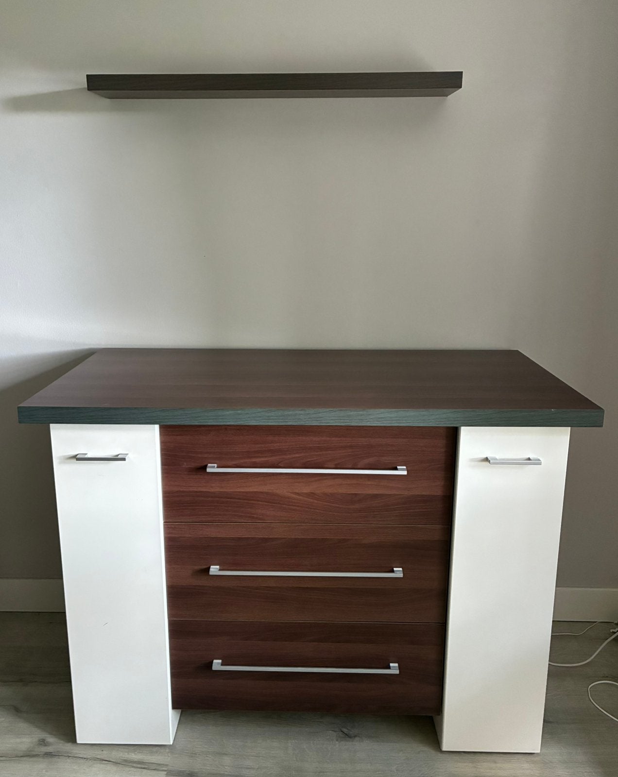Kast (commode) met wandplank - GRATIS, Ophalen, Gebruikt, Jongetje of Meisje