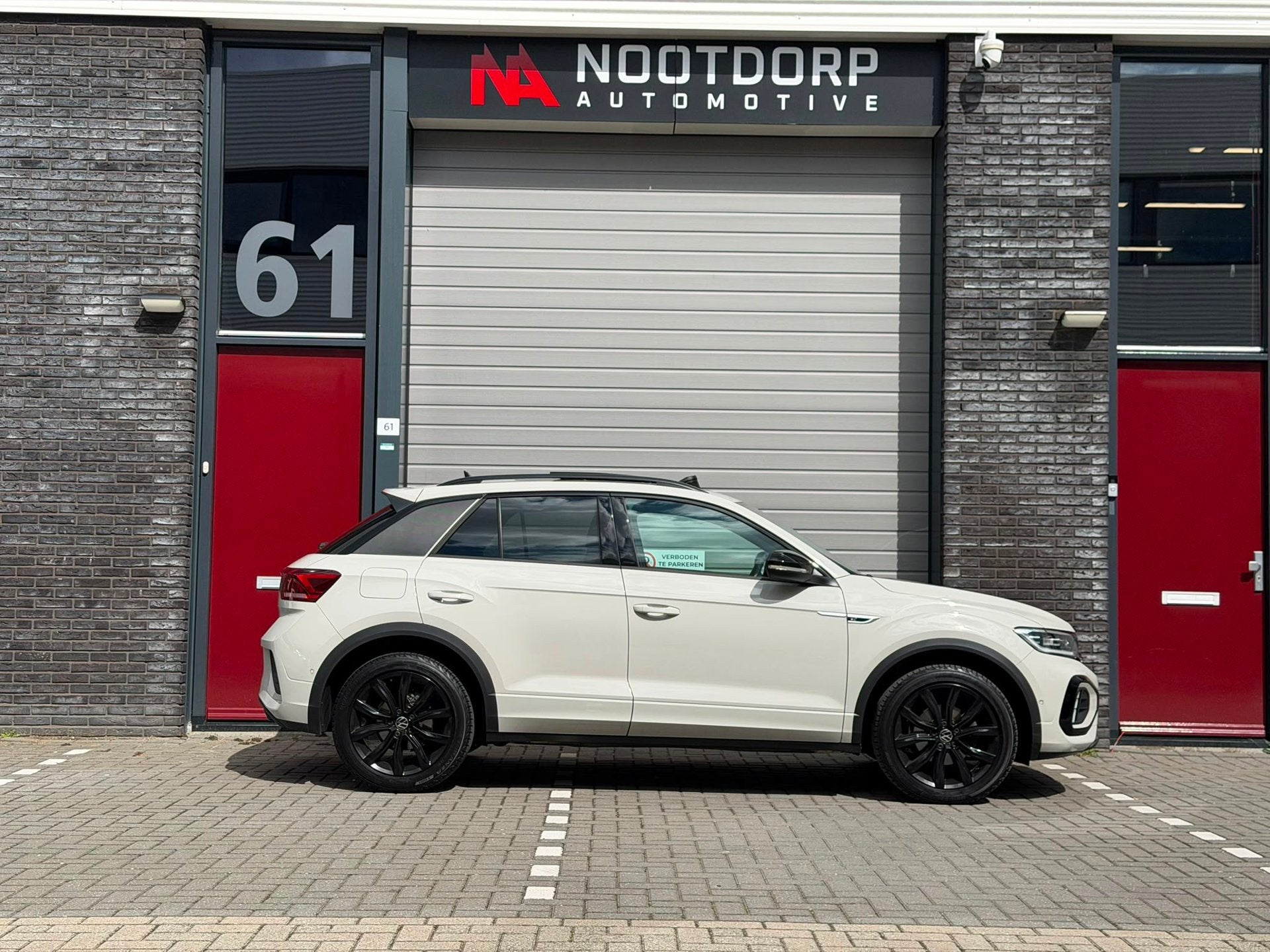 Foto 10 van Volkswagen T-ROC 1.5 TSI 3xR-Line Pano/IQ/Keyless/Camera/BTW