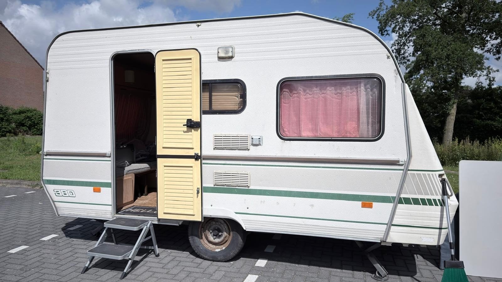 Château La Car 380 caravan te koop, Chateau, Omvormbare zithoek, Schokbreker, Treinzit