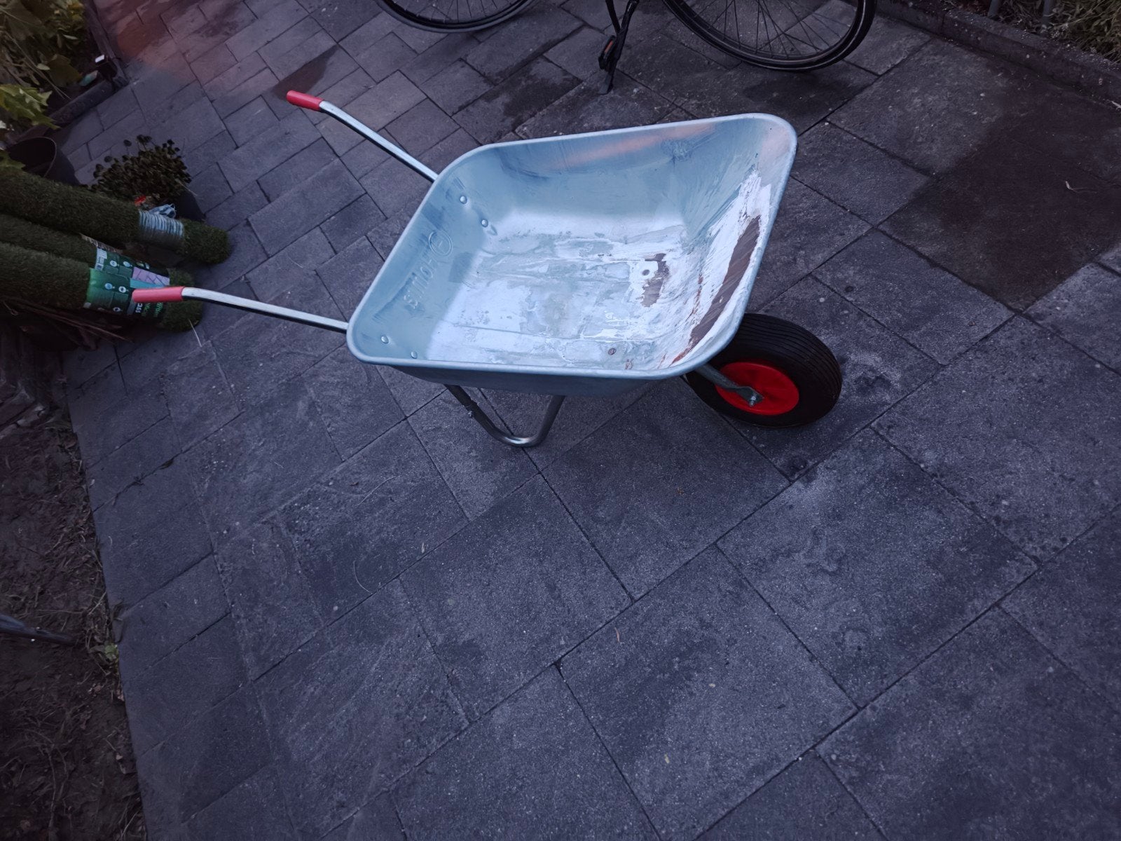Kruiwagen met lekke band, Tuin en Terras, Kruiwagens, Onbekend, Ophalen of Verzenden, Handmatig, Gebruikt