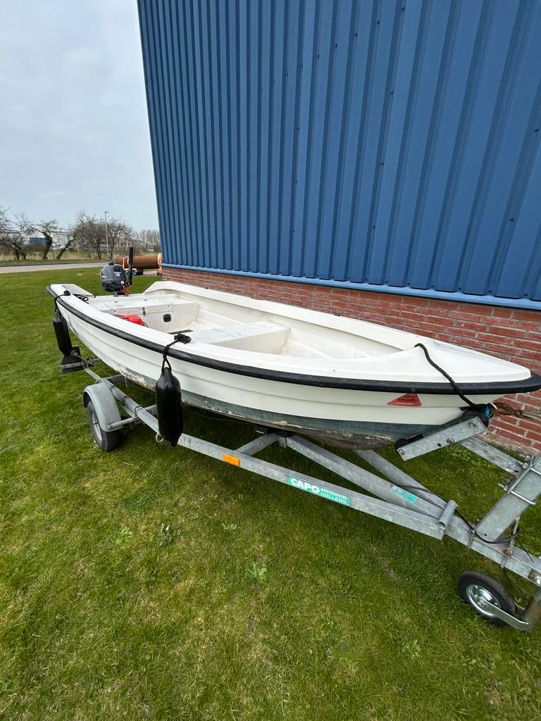 Polyester boot 3.80 + Yamaha 4 pk 4-takt + trailer – €2350, Watersport en Boten, Vis- en Consoleboten, Ophalen of Verzenden, Zo goed als nieuw