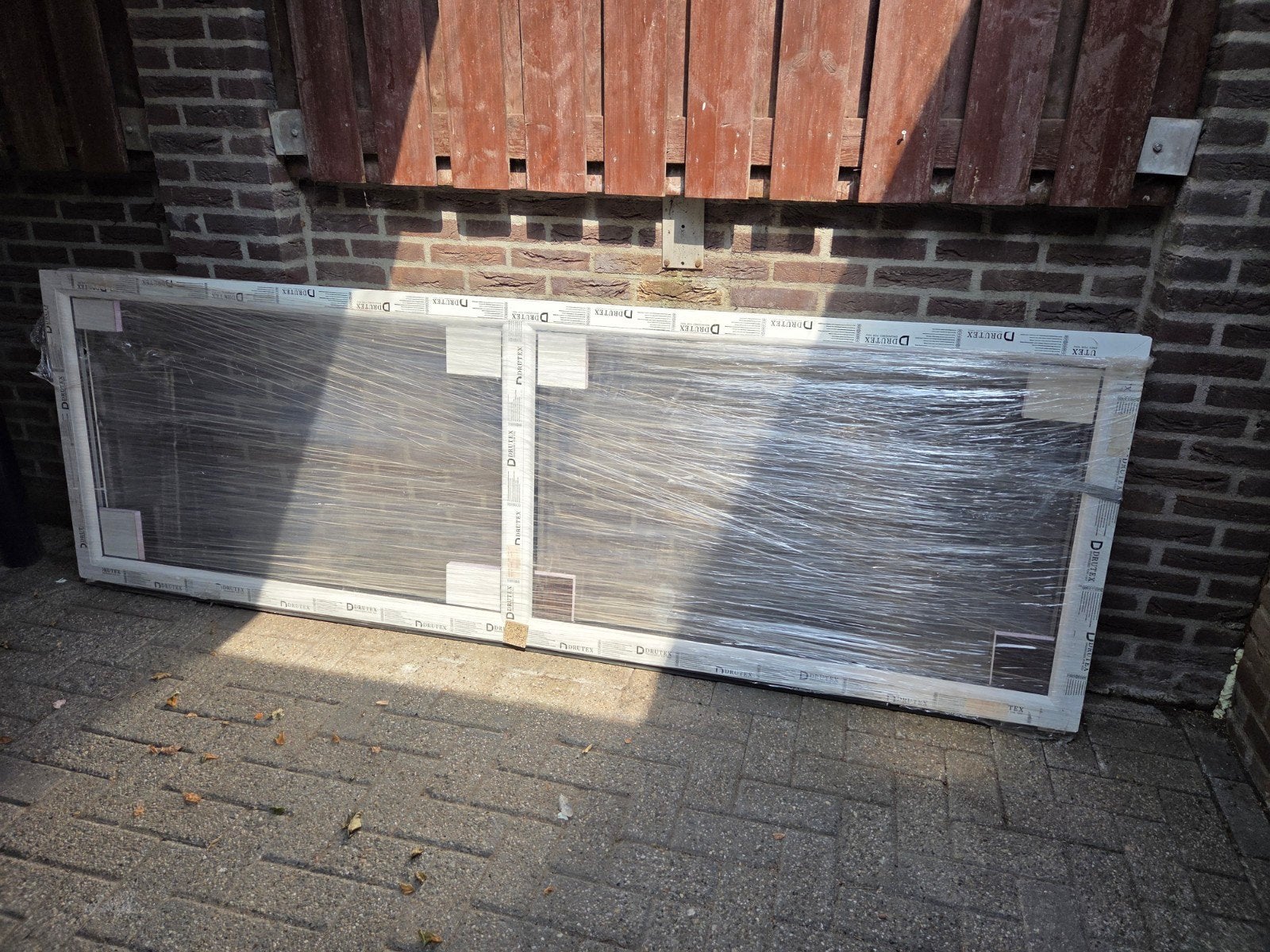 Nieuw kunststof kozijn met melkglas (87x267 cm), Gevelraam of Ruit, 80 tot 120 cm, Nieuw, Ophalen of Verzenden