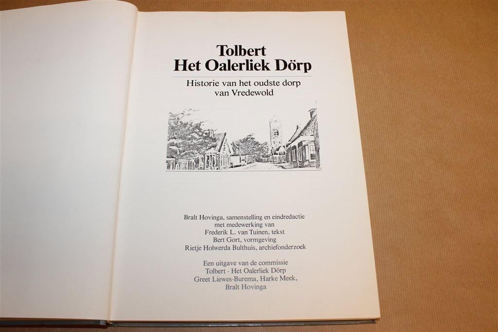Tolbert, Het Oalerliek Dörp — Historie [1983] Zeldzaam, Ophalen of Verzenden, Zo goed als nieuw