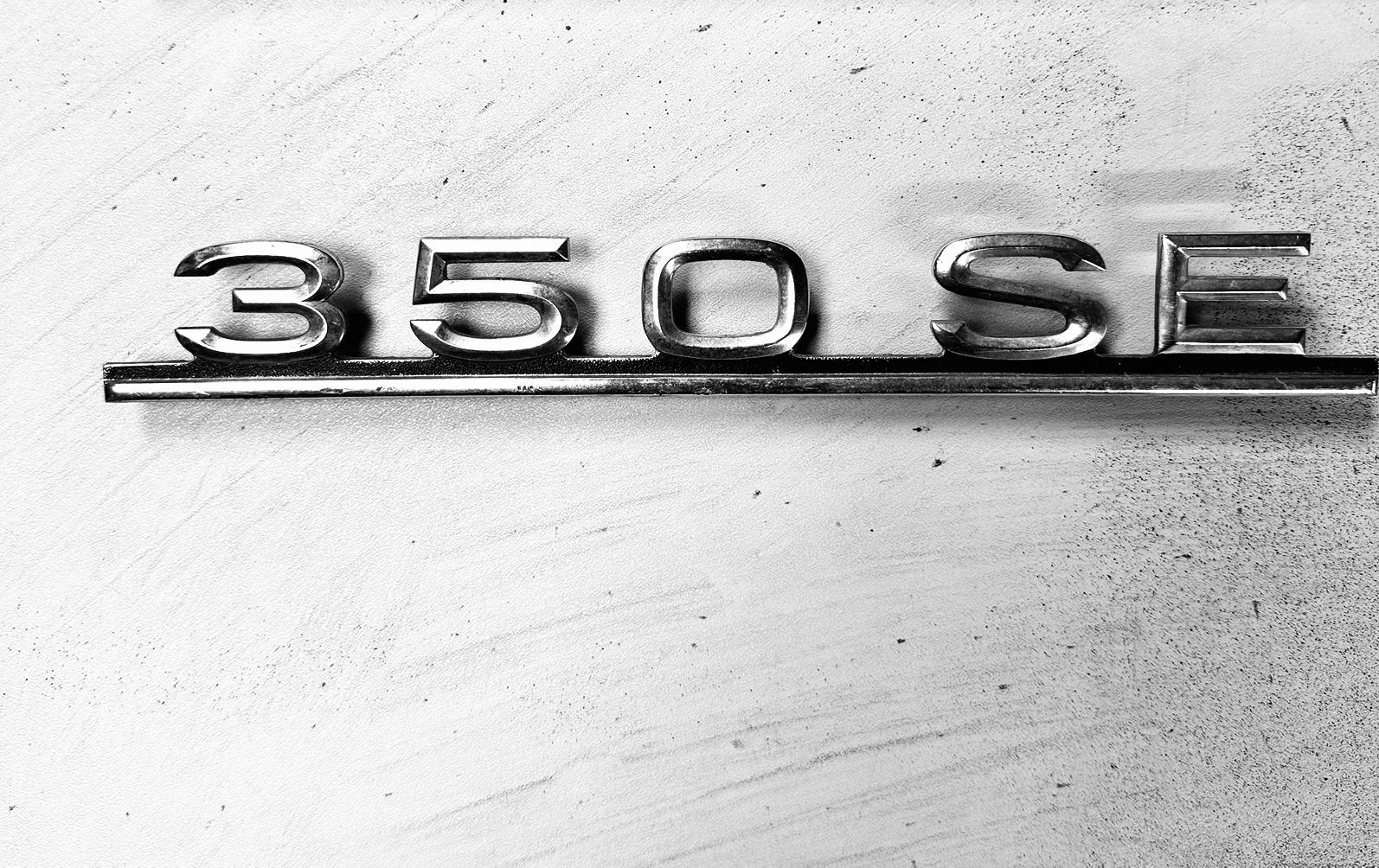 Mercedes W116 embleem ‘350 SE’, Ophalen of Verzenden, Motorkap
