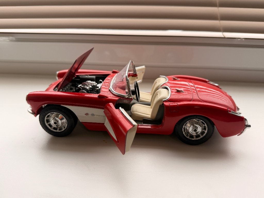 Bburago Chevrolet Corvette 1957 Rood schaal 01:18, Ophalen, Zo goed als nieuw, Auto, Bburago