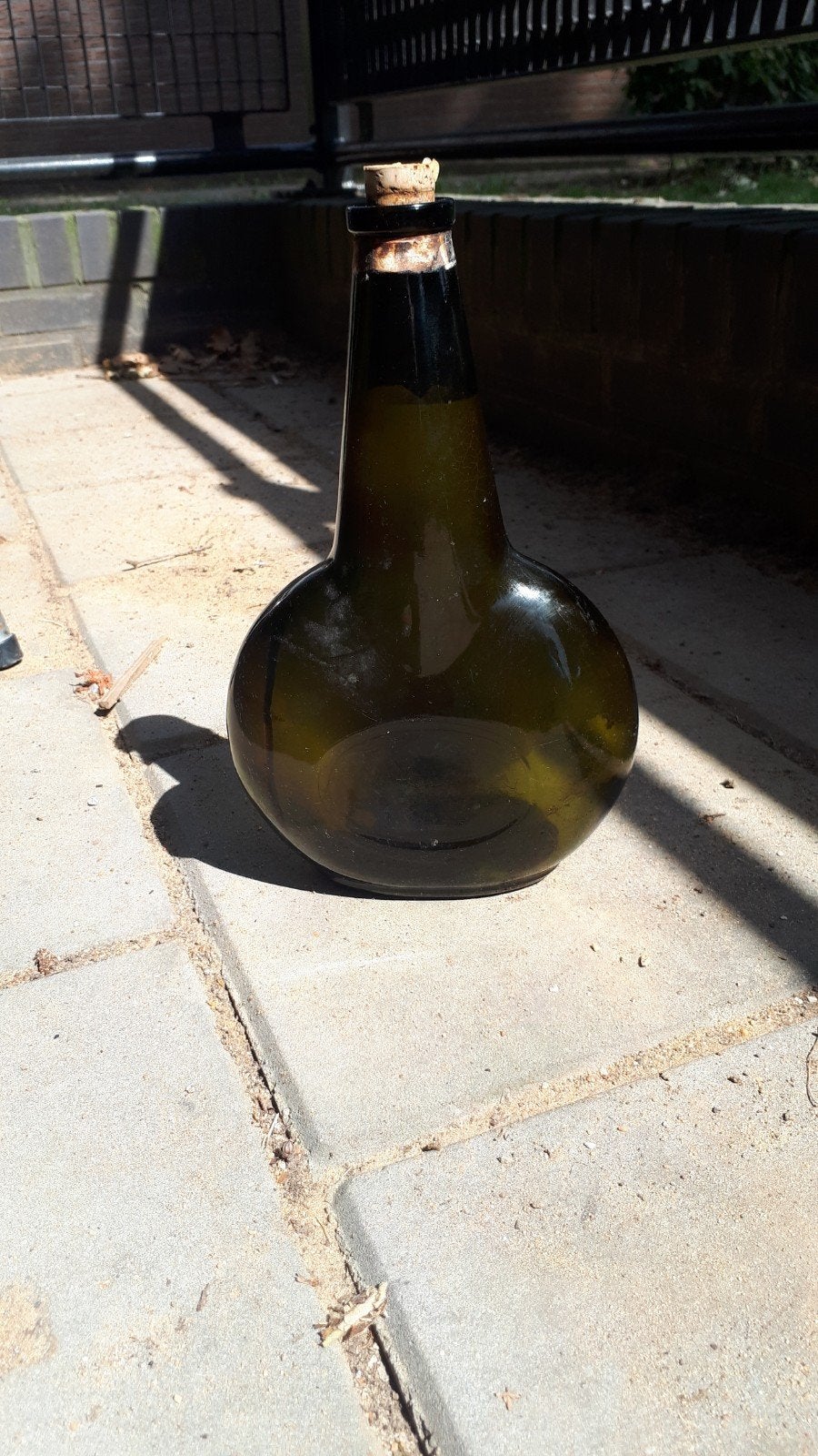 Antieke donkergroene fles, 27 cm hoog, 19 cm breed, Ophalen of Verzenden