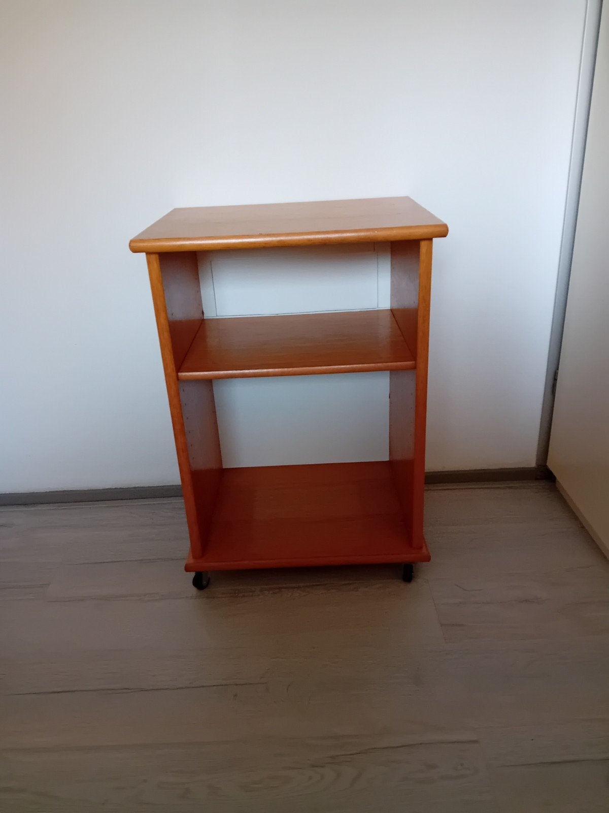 Stereo  kast op wielen., Ophalen, 25 tot 50 cm, Minder dan 50 cm, Minder dan 100 cm