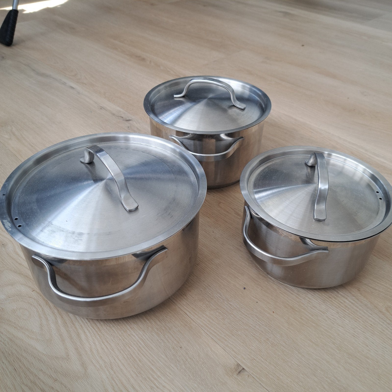 Hele nette pannenset van 3 RVS pannen, Huis en Inrichting, Ophalen, Zo goed als nieuw, Rvs, Pannenset