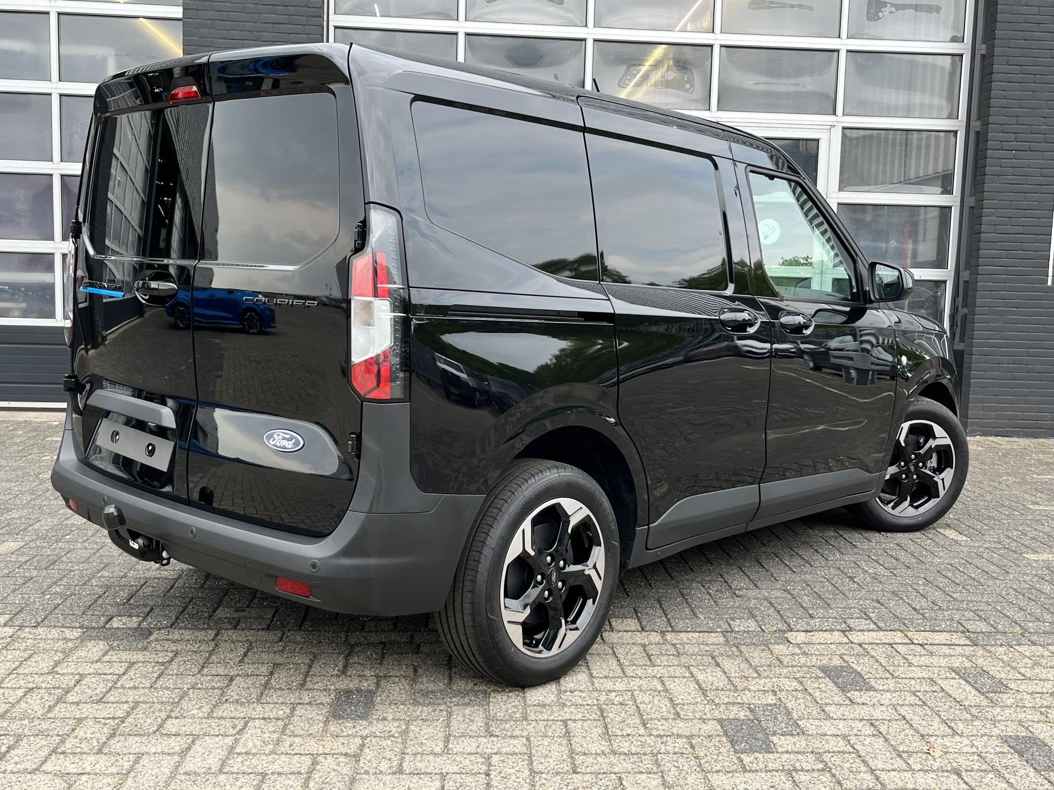Ford E-Transit Courier Limited 46 kWh | Driver Assistance Pa, 324 km, Automatische klimaatregeling, 1524 kg, Nieuw