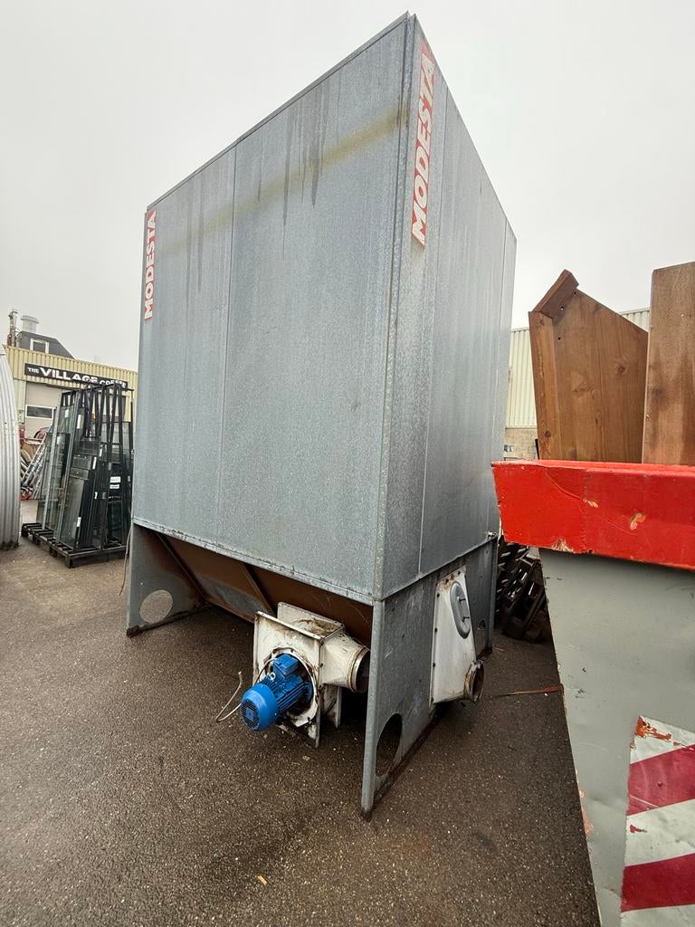 Foto 2 van Modesta Industriële Afzuiginstallatie met Bedieningspaneel