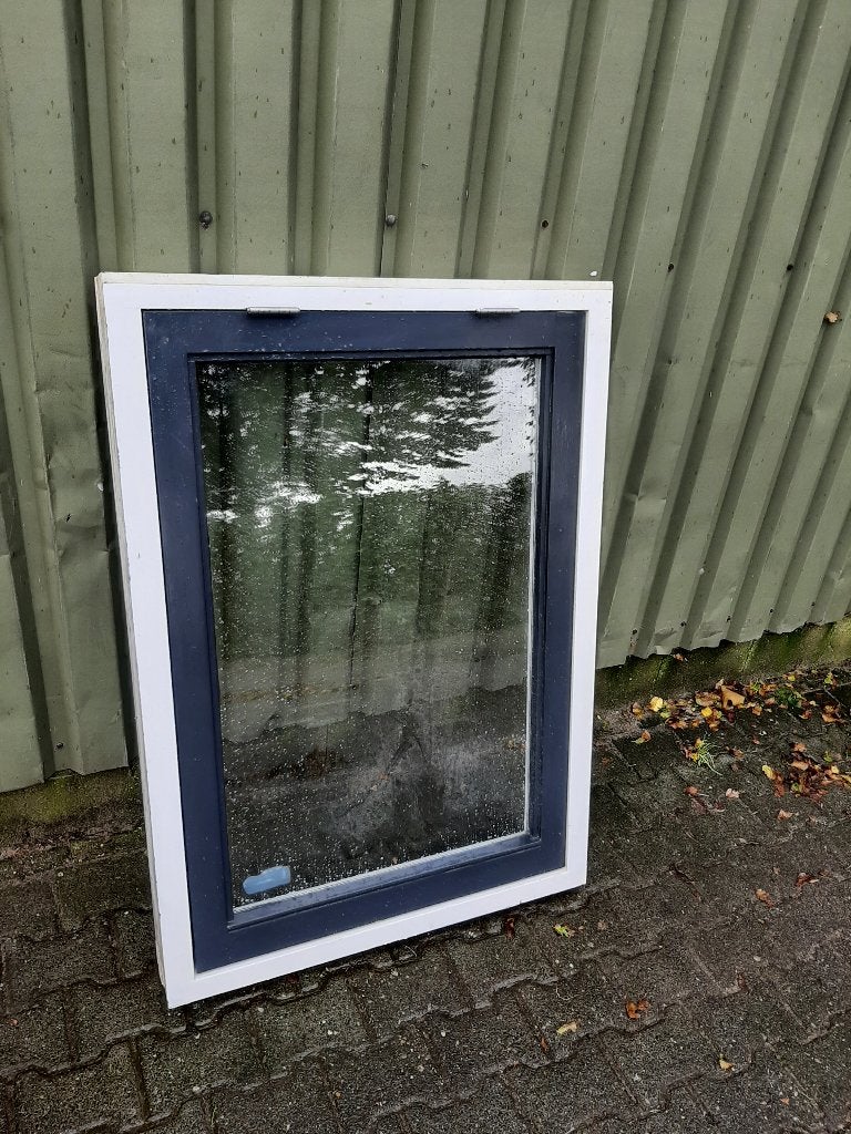 te koop compleet kozijn, Doe-het-zelf en Verbouw, Kozijnen en Schuifpuien, Raamkozijn, Zo goed als nieuw, Inclusief glas, 75 tot 150 cm