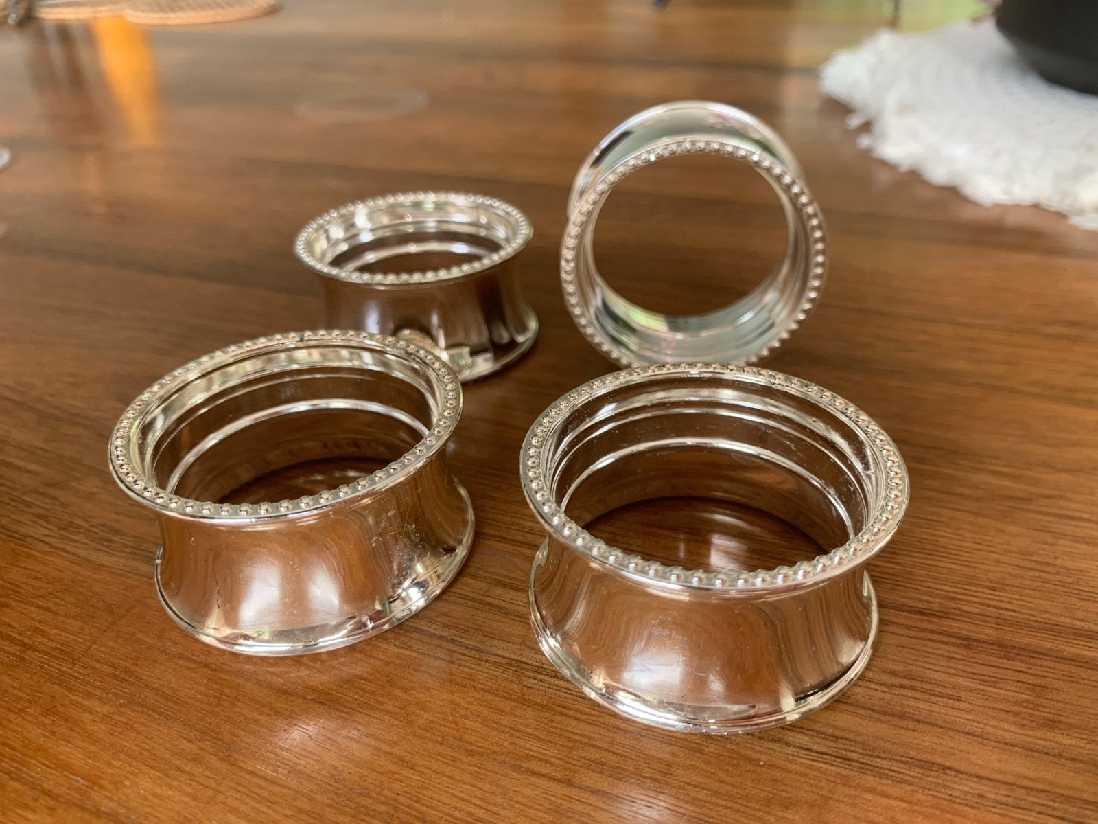 Set van 4 zilverkleurige servetringen, Ophalen of Verzenden, Zilver