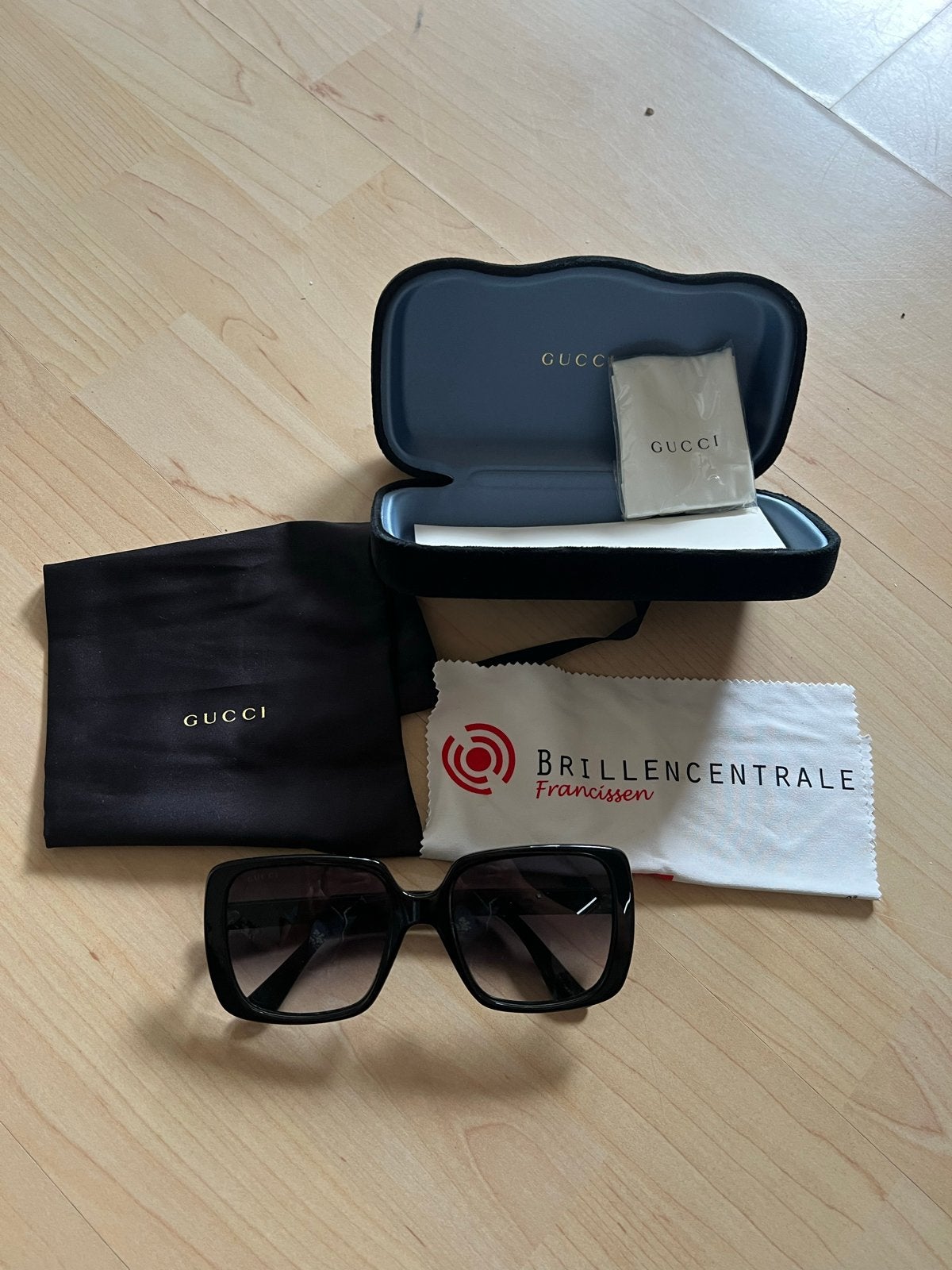 Gucci Zonnebril met Hoesje en Doekje - Zo goed als nieuw, Ophalen, Zo goed als nieuw, Zwart, Zonnebril