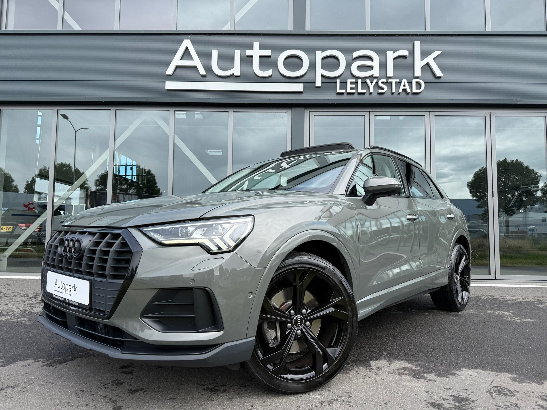 Audi Q3 40 TFSI Quattro S-Line PANO MATRIX LED 21'' Velgen, Auto's, Audi, Automaat, Gebruikt, 1984 cc, Bedrijf