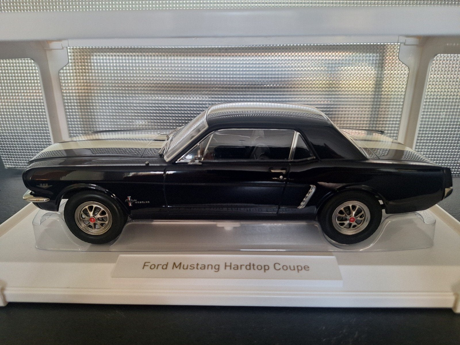 Ford Mustang Coupe 1966 Schaal 1:18, Auto, Norev, Ophalen of Verzenden, Norev