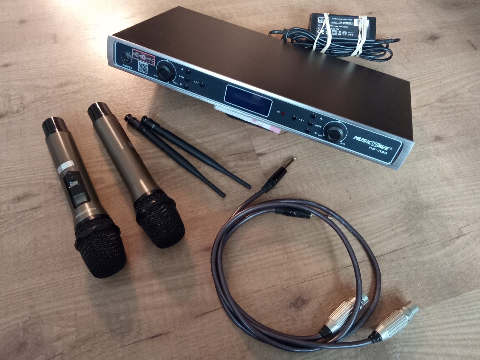 Draadloos microfoon-set met ontvanger merk MusicWave HS-1180, Ophalen, Zo goed als nieuw, Zangmicrofoon, Draadloos