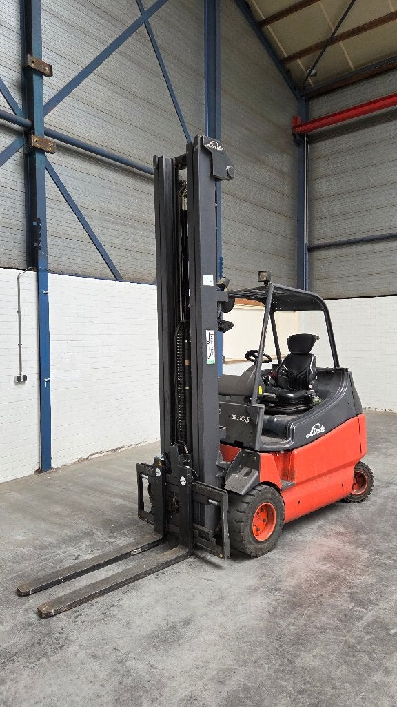 Heftruck Linde E30s - Hefvermogen 3t - Hefhoogte 760cm, Zakelijke goederen, Machines en Bouw | Heftrucks en Intern transport, Ophalen