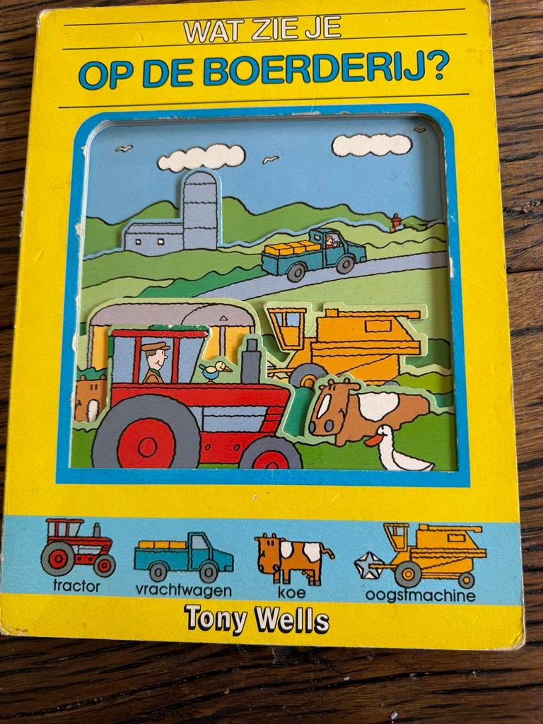 Boek “ op de boerderij “, Gelezen, 6 tot 12 maanden, Ophalen of Verzenden, Uitklap-, Voel- of Ontdekboek