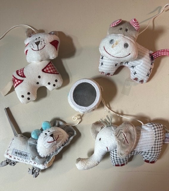 4 Knuffeltjes + spiegeltje van aan mobile zgan (Sp229), Ophalen of Verzenden, Zo goed als nieuw, Overige typen
