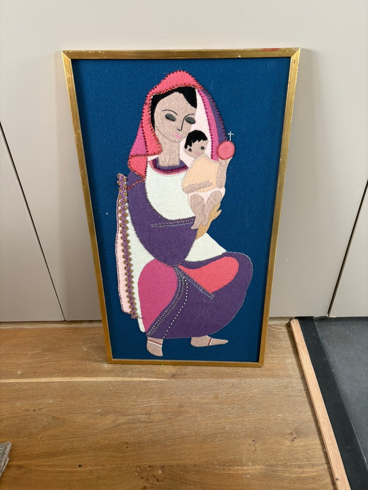Vintage handwerk doek in lijst maria met kind, Ophalen, Minder dan 50 cm, Gebruikt, 50 tot 75 cm