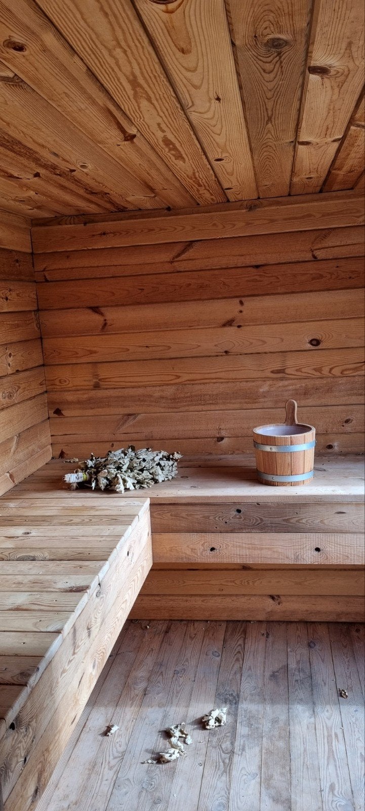 Foto 7 van Luxe buitensauna met jacuzzi en Finse kachel