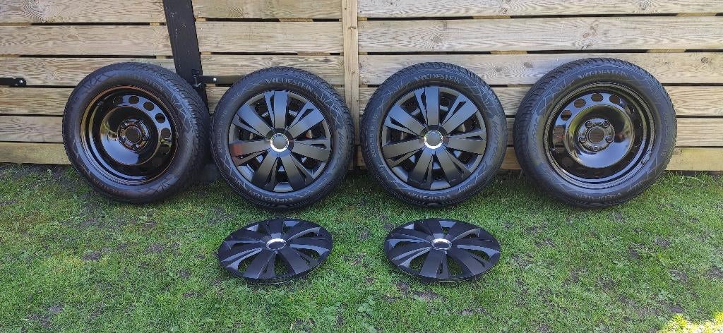 Winterbanden op velg +sierdoppen zwart, Ophalen, Gebruikt, 16 inch, Banden en Velgen