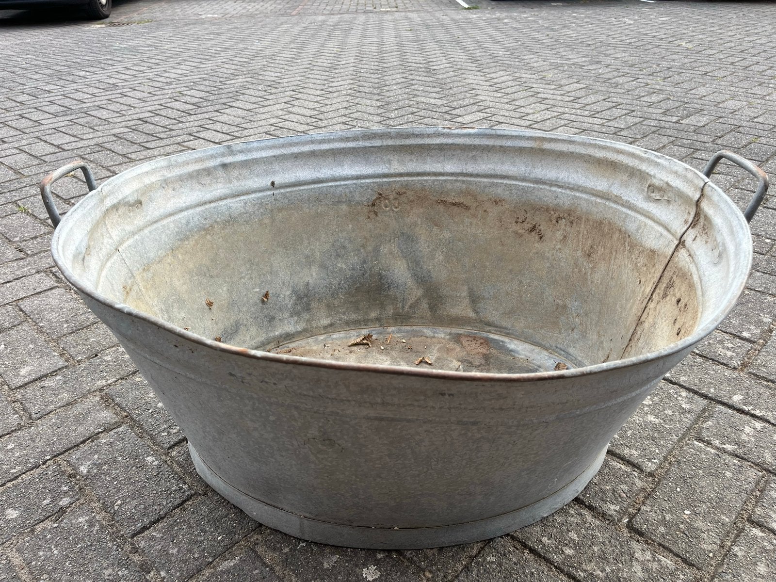 Grote zinken teil / wastobbe met handvatten, Ophalen