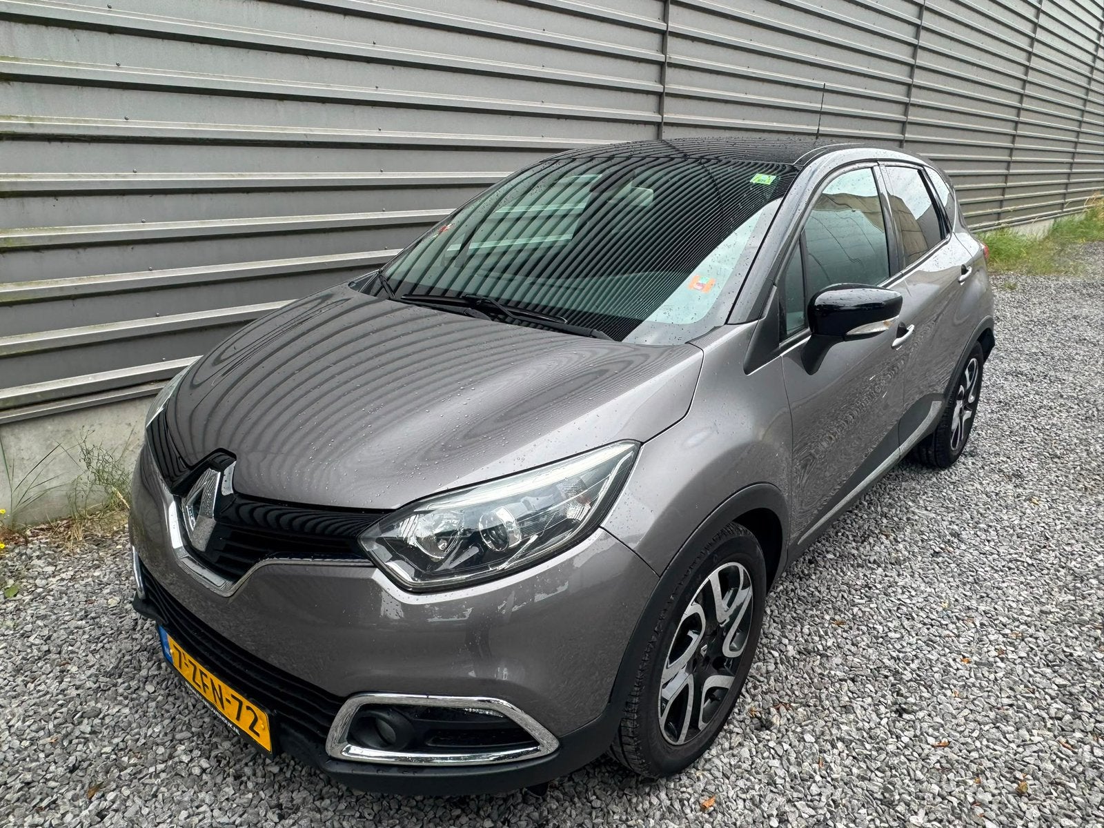 Renault Captur 1.2 TCe Dynamique Automaat 2015 NAP APK Xenon, Auto's, Stof, 625 kg, Zwart, 4 cilinders