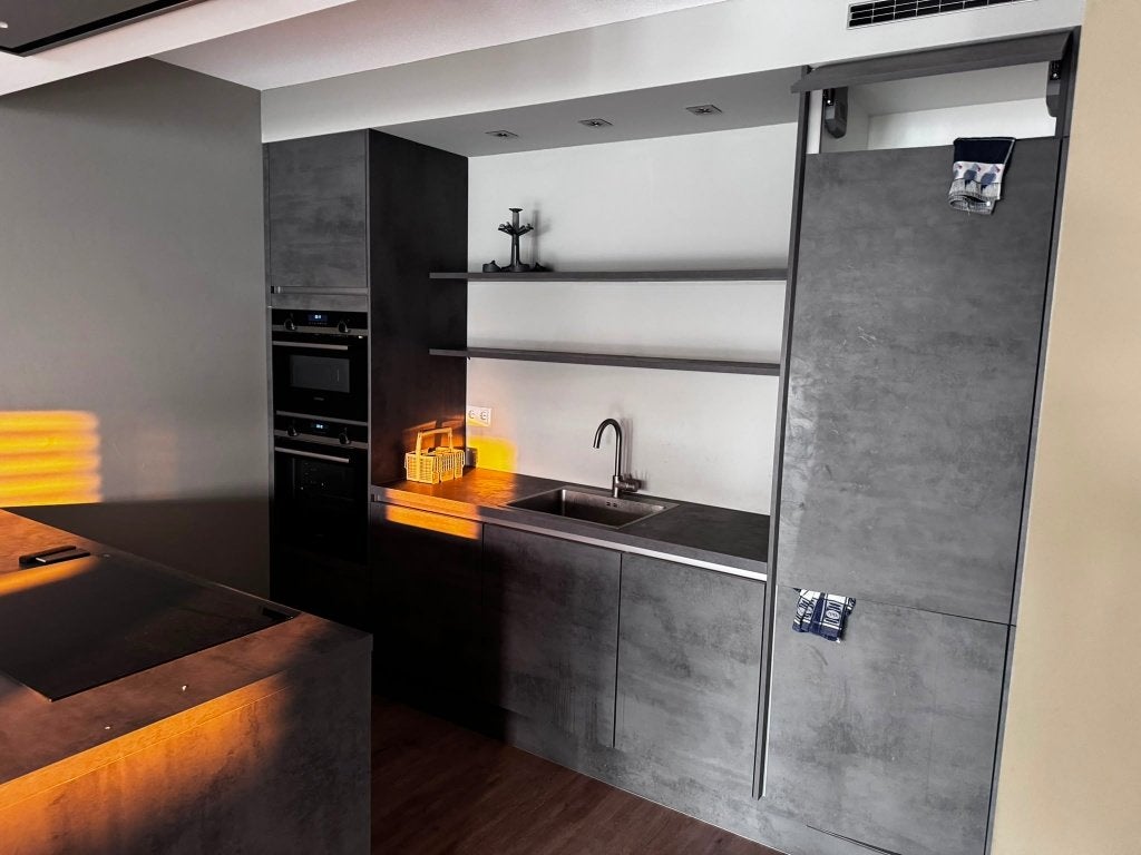 Moderne donkergrijze betonlook eilandkeuken GEDEMONTEERD, Overige typen, Ophalen of Verzenden, Zo goed als nieuw, Kunststof