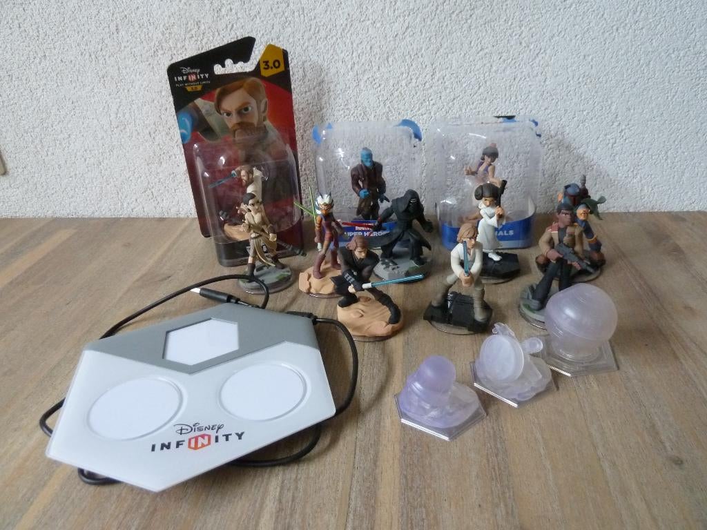 disney INFINITY portal en poppetjes, Ophalen, Gebruikt