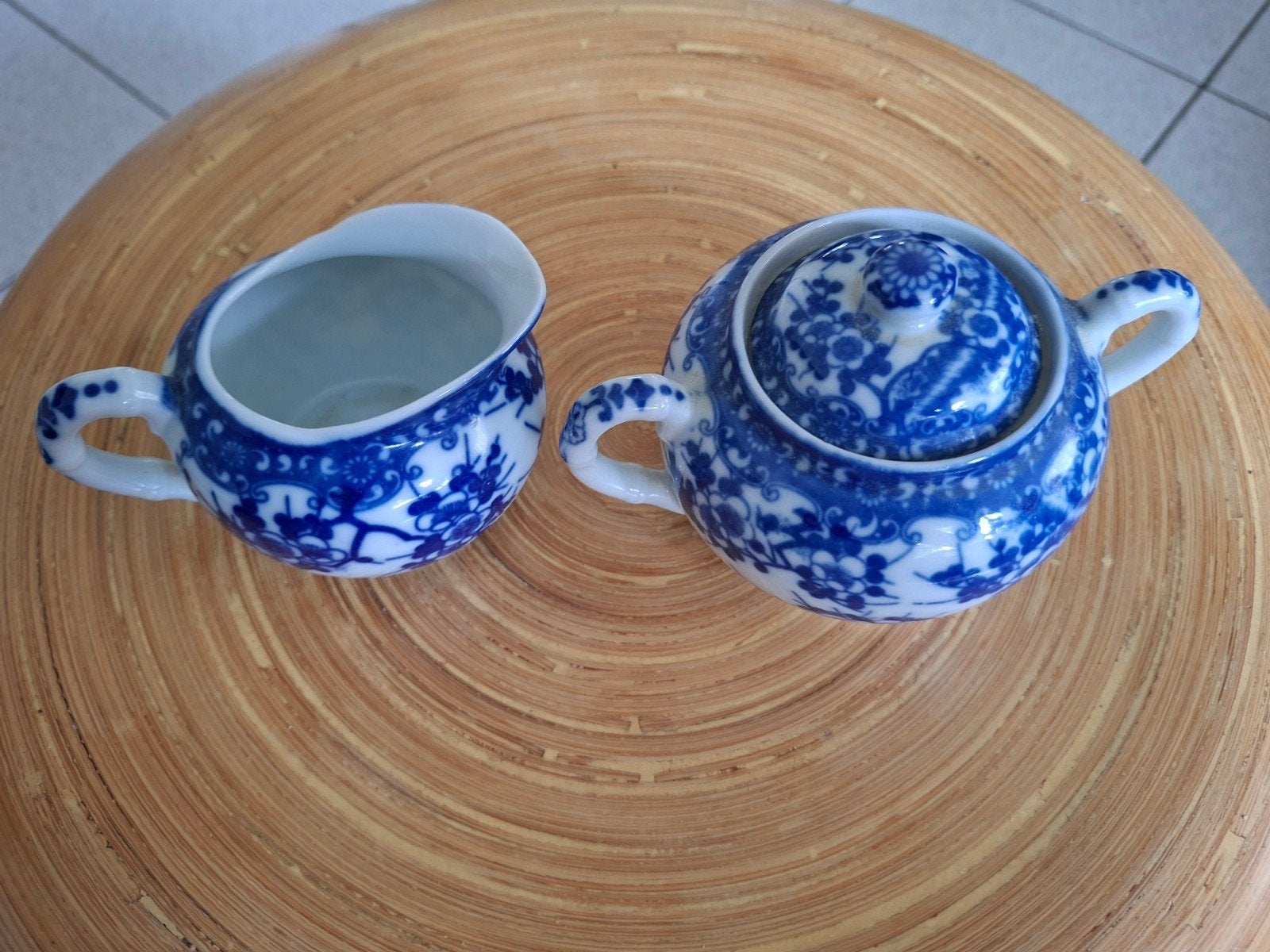 kinderservies; oud suikerpotje en melkkannetje, Ophalen
