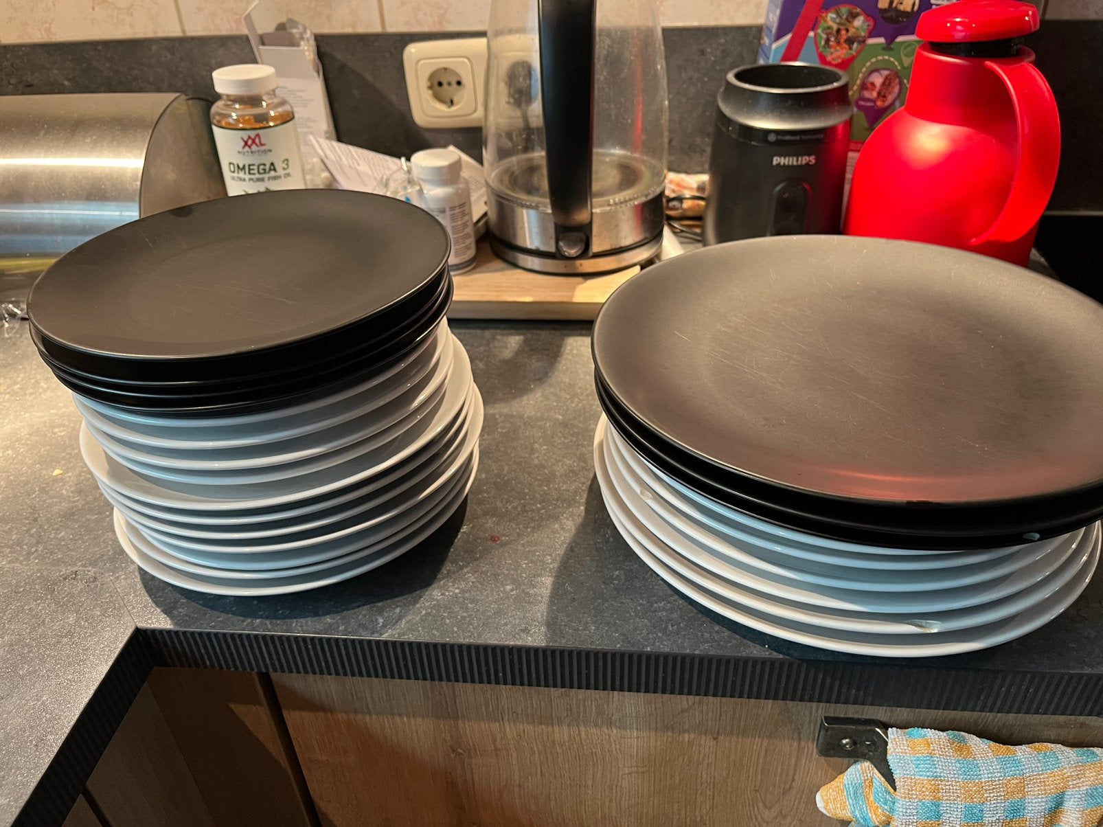 H&M IKEA studenten servies, Huis en Inrichting, Ophalen of Verzenden, Gebruikt, Overige stijlen, Bord(en)
