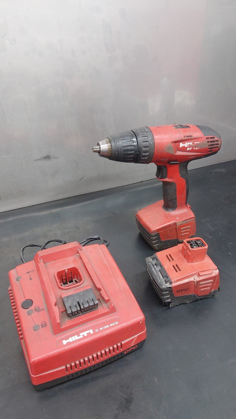 hilti schroefmachine in goede staat, Doe-het-zelf en Verbouw, Gereedschap | Boormachines, Ophalen of Verzenden, Boor- en Schroefmachine