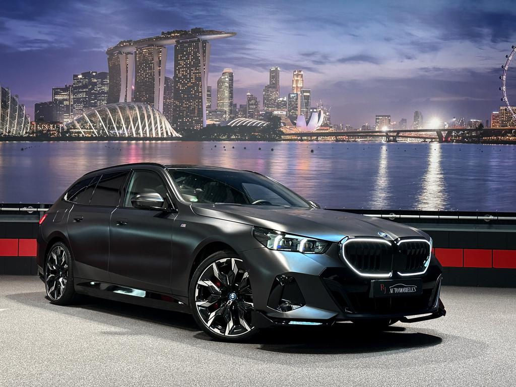 BMW 5 Serie Touring 530e M Sport PRO FrozenBlack|HUD|360|Pan, Automaat, 1998 cc, Achterwielaandrijving, 4 cilinders