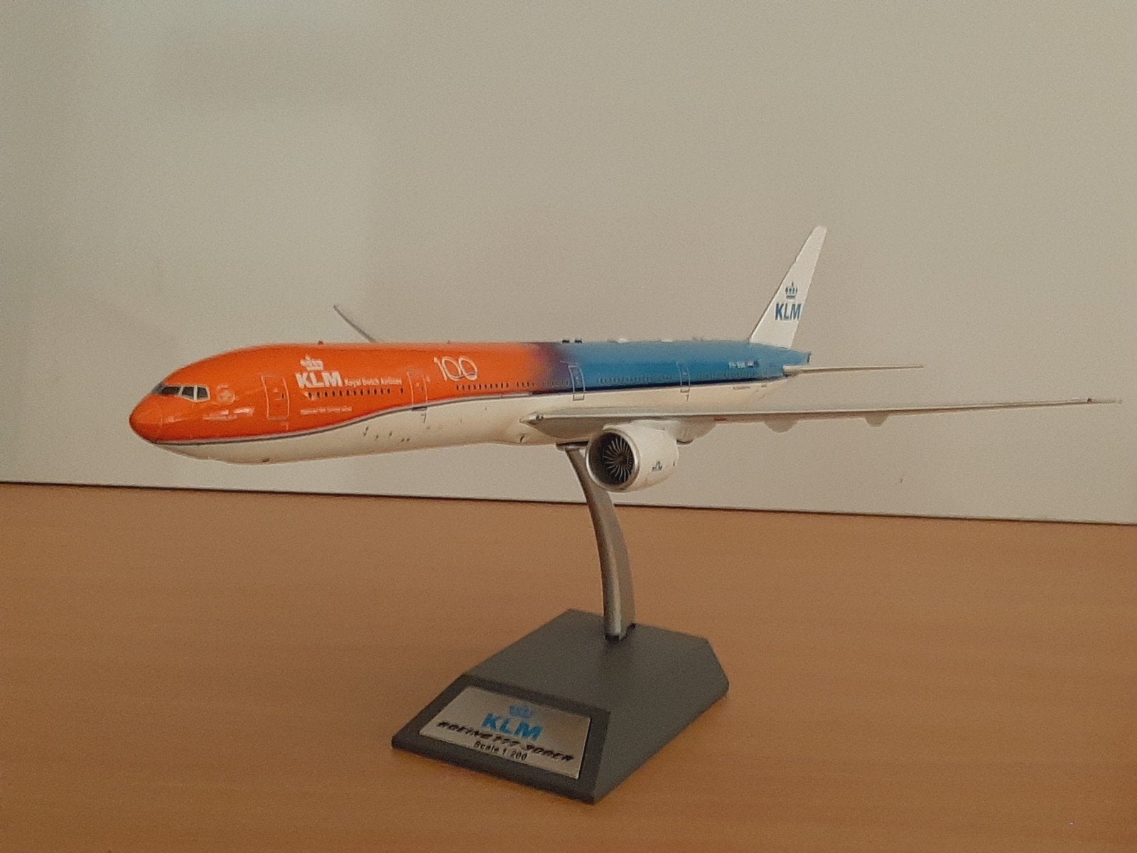 Model Boeing  777-300ER Orange Pride nieuw staat, Ophalen, Nieuw, Schaalmodel