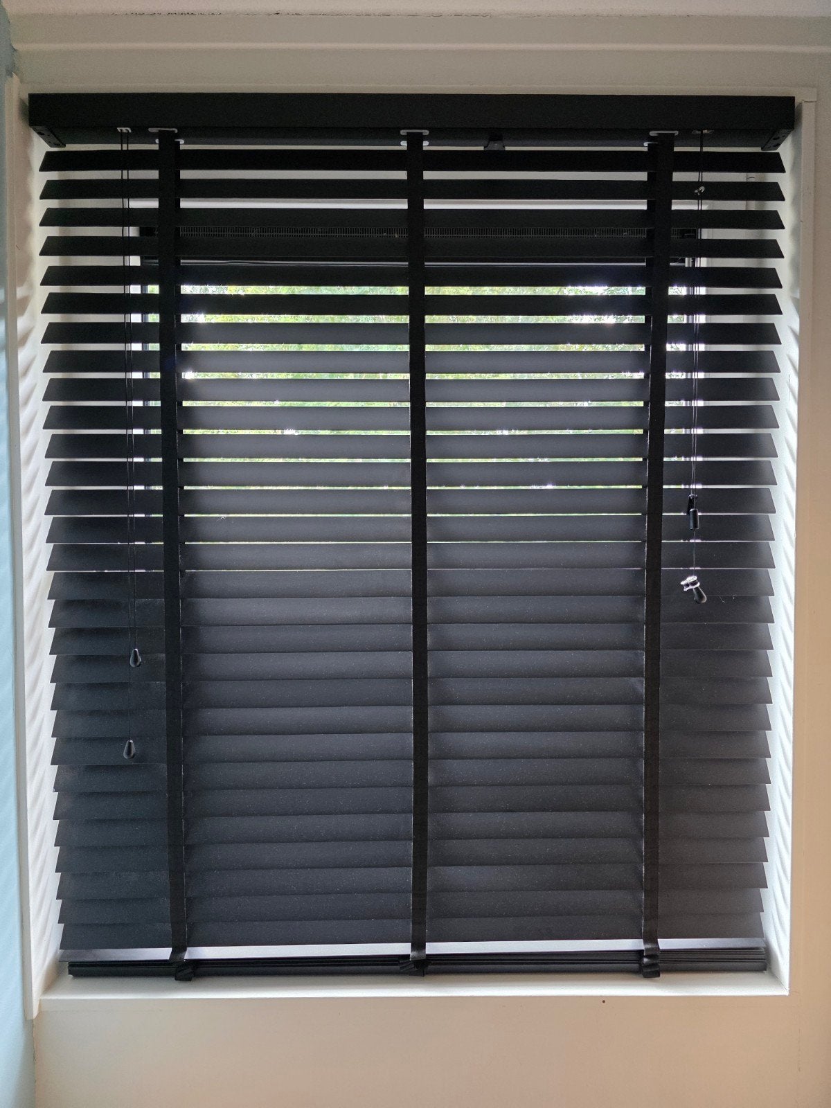 2x Zwarte jaloezieën 120x142 cm, nog langer te maken, Huis en Inrichting, Stoffering | Gordijnen en Lamellen, Ophalen, Jaloezie