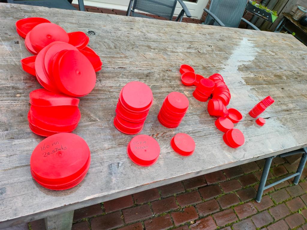 Diverse rode afvoerdoppen (160mm, 110mm, 50mm), Ophalen of Verzenden